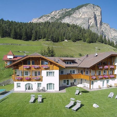 Hotel Garni La Majon Wolkenstein in Gröden Exterior foto
