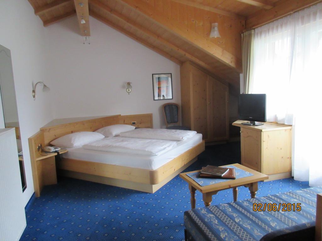 Hotel Garni La Majon Wolkenstein in Gröden Exterior foto